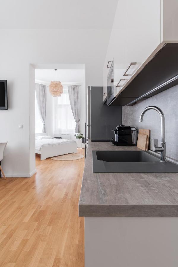 Luminous Apartment For 2 Near Wenceslas Square By Prague Days Exterior photo